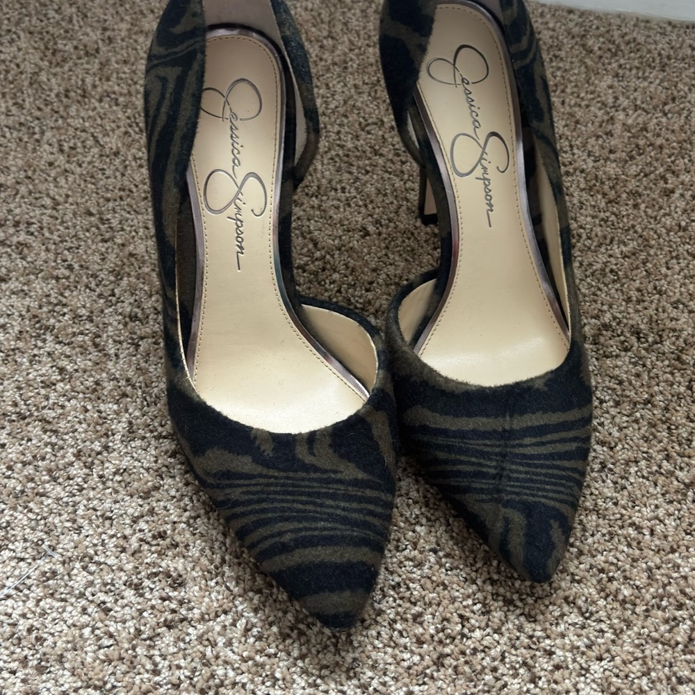 Jessica Simpson Prizma Uniform Green Pointed Toe Slip On Stiletto D'orsay Pumps